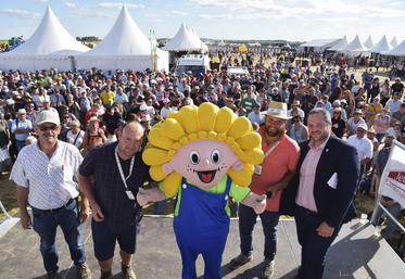 L'événement s'est terminé avec la remise des prix des différentes compétitions	: moiss-batt-cross, traîne-cul et labour.