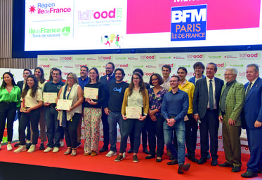 Saint-Ouen (Seine-Saint-Denis), vendredi 9 septembre. Les lauréats et le jury à l'issue de la remise des prix du concours IDFood. 
