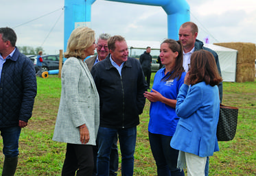 La présidente de Région, Valérie Pécresse, a longuement échangé avec la présidente de Jeunes agriculteurs Île-de-France, Alix Heurtaut, et le président de la FDSEA, Damien Greffin.