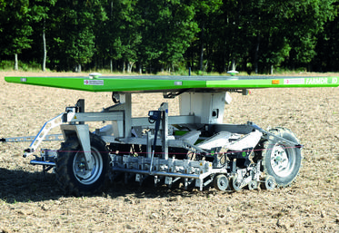 Les membres de la commission ont eu les premiers résultats des tests du robot de désherbage mécanique Farmdroid.