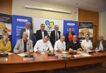 Les partenaires de l’opération Automne gourmand signent la charte de qualité avec la Région et la CCI.