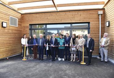 Mercredi 21 septembre, à Amilly. Après la coupure de ruban, Cédric Avril a fait visiter à François Bonneau et Jean-Marie Fortin l'ensemble du bâtiment.