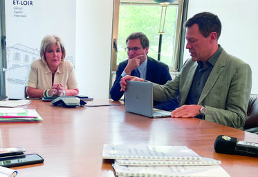 Vendredi 23 septembre, à Chartres. Françoise Souliman, préfet d'Eure-et-Loir, aux côtés d'Hervé Brulé (Dreal) et de Guillaume Barron (DDT), a fait le point sur l'avancement du projet de l'A154.