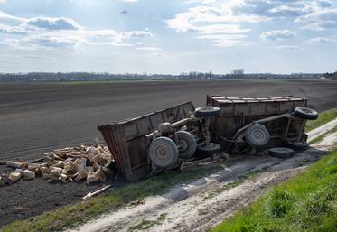 Si l’accident donne lieu à un arrêt de travail, l’employeur doit transmettre une attestation de salaire à la MSA.