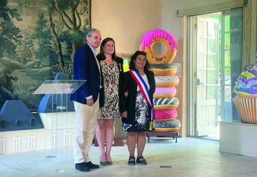 Charles-Antoine et Constance de Vibraye, marquis et marquise de Cheverny, se sont vu remettre la médaille du Mérite agricole ainsi que la médaille du Tourisme des mains de la maire de Cheverny, Lionella Gallard. 