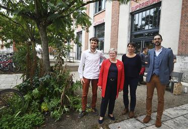 Les organisateurs et intervenants des conférences des 13 et 14 octobre ont expliqué l'intérêt de la thématique de la biennale Nature et paysage de cette année	: la terre et les sols. 