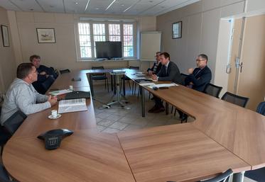 Le 22 septembre, le président et le secrétaire général de la FNSEA 41 rencontrent le sous-préfet de Vendôme et la DTT pour évoquer les problématiques agricoles du secteur.