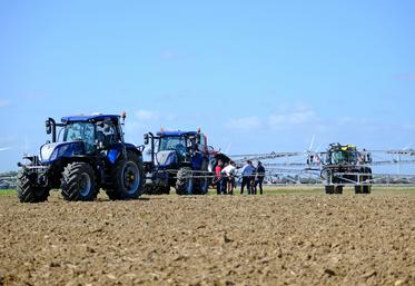 Lundi 10 octobre, à Chartres. Olivier Charasse (à d.) va travailler en binôme avec Lionel Gibier (à g.) jusqu'à son départ à la retraite en janvier prochain.