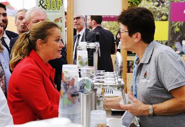 Olivia Grégoire, ministre des PME, a eu l'occasion de goûter des produits locaux lors de sa visite aux Artisanales vendredi 7 octobre, à Chartres.