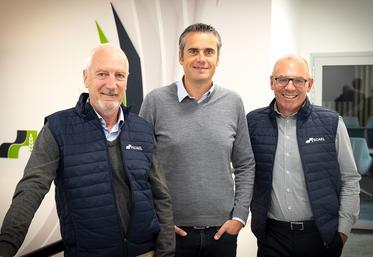 Lundi 10 octobre, à Chartres. Olivier Charasse (à d.) va travailler en binôme avec Lionel Gibier (à g.) jusqu'à son départ à la retraite en janvier prochain.