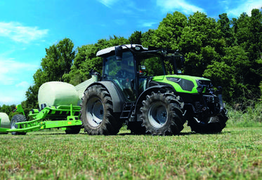 Le moteur FARMotion	45 à 4 cylindres se distingue par ses dimensions très compactes, augmentant la maniabilité et offrant à la série 5D une plus grande visibilité. 