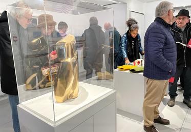 Vendredi 14 octobre, à Voves. Le MuMo et ses Suvres d'art contemporain du Centre Pompidou ont attiré les visiteurs.