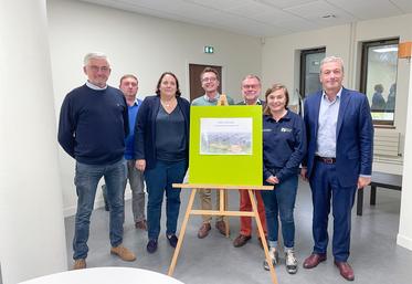 Le 14 octobre, à Châteaudun. Les professeurs, Christian Guillard et Olivier Furet (à g.), les responsables du LEAP de Nermont et le député Philippe Vigier (à d.), ont annoncé le début des travaux des futurs ateliers.