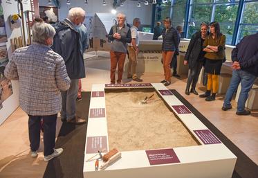 Le 18 octobre, à Chartres. L'exposition du Compa, Néolithique, aux origines de l'agriculture, permet à chacun de s'initier aux joies de l'archéologie grâce à un bac de fouilles.