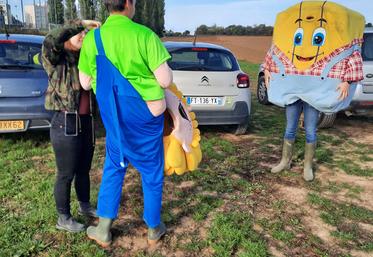 Jim, la mascotte des Terres de Jim en Beauce, s'est rendu dans le Nord-Pas-de-Calais pour un tournage.