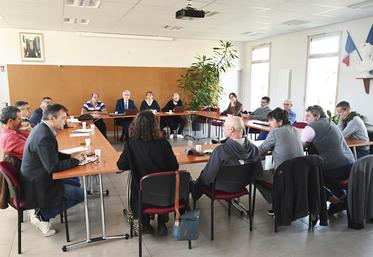 Samedi 22 octobre, à Saint-Ouen. Le député Christophe Marion organise un premier conseil de circonscription sur le thème de l'agriculture, auquel une quinzaine de personnes participent. 