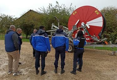 La gendarmerie du Loiret et la FNSEA 45 travaillent en partenariat pour renforcer la sécurité dans les exploitations agricoles et gagner en efficacité.