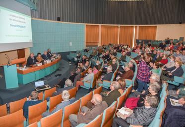 Lundi 14 novembre, à Chartres. Les sections des anciens et des bailleurs de la FNSEA 28 font le plein de la salle Mathurin-Régnier pour leurs assemblées générales.