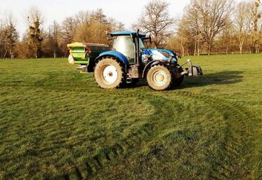 L’apport d’azote permet une meilleure croissance des graminées. Mais attention à ne pas trop en mettre pour conserver l’équilibre graminées-légumineuses des prairies multi-espèces.