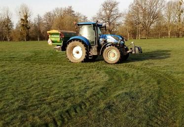 L’apport d’azote permet une meilleure croissance des graminées. Mais attention à ne pas trop en mettre pour conserver l’équilibre graminées-légumineuses des prairies multi-espèces.