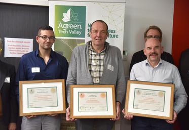 Orléans, jeudi 17 novembre. Jimmy Paquereau, Rémi Dumery et Franck Gauthier (de g. à d.) ont reçu fièrement leur prix respectif.