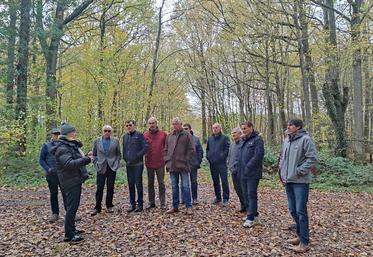 Mardi 22 novembre, à Champrond-en-Gâtine. Les membres de la commission dégâts de gibier sont réunis au Domaine du Bois Landry.