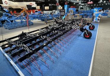 La machine, présentée au Sima en largeur de 9 mètres, sera aussi disponible en 6 mètres, avant l’arrivée d’un modèle de 12 mètres. 