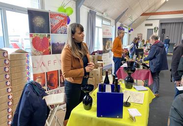 Isabelle Pangault, vigneronne à Sassay et gérante de l'Affut, était présente pour la deuxième édition du salon ViniDames, qui a rassemblé de nombreux visiteurs le week-end des 26 et 27 novembre à Villebarou. 