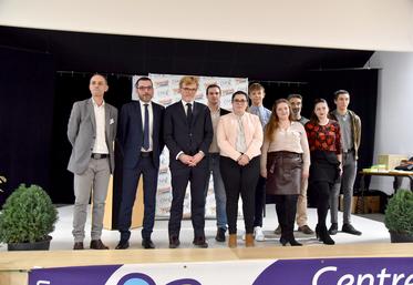 Accompagné du ministre Marc Fesneau et des directeurs de l'EPL* et du CFA, Anthony Paris a récompensé les meilleurs apprentis de France scolarisés à Bellegarde, vendredi 25 novembre.