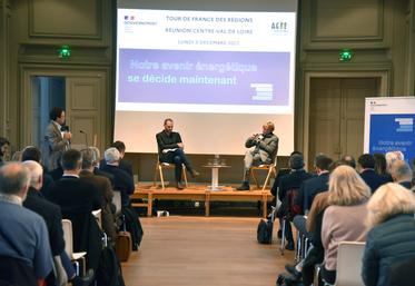 Le 5 décembre, à Orléans. Au côté de Jérémie Godet, vice-président de la Région délégué au climat, aux transformations écologiques et sociales des politiques publiques, à la transition énergétique, à l'économie sociale et solidaire et à la vie associative, Marc Fesneau affirme l'importance de cette concertation dans la région CVL.