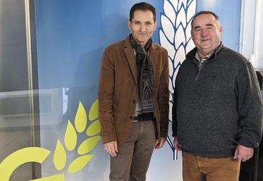 Henri Ganzin (à d.) succède à Jean-Michel Billault au poste de président de la Caproga.