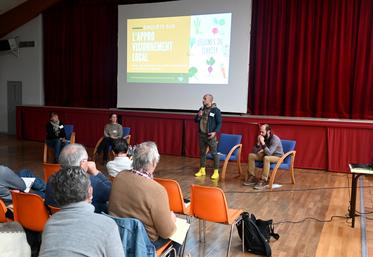 La loi Egalim a été abordée durant la session agricole à Ouzouer-le-Marché avec une table ronde réunissant agriculteur, chef de cuisine ou encore élus locaux. 