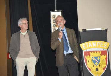 La coopérative a rendu hommage à l'ancien directeur Hervé Courte (à droite) qui a pris sa retraite depuis avril dernier.
