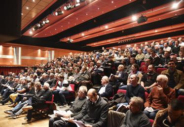 Nemours, mardi 29 novembre. Les sociétaires sont venus en nombre assister à l'assemblée générale de leur coopérative sous un nouveau format.