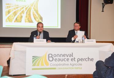 Le 8 décembre, à Bonneval. Arnaud Mercier (à g.) a présidé sa première assemblée générale de la Coopérative agricole Bonneval Beauce et Perche.