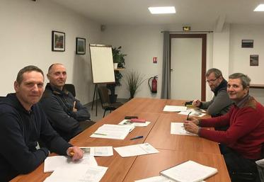 À Étampes (Essonne), le 1er décembre, lors du conseil d'administration du ­syndicat local Hurepoix-Étampois.