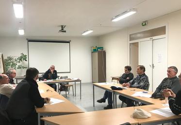 Aux Alluets-le-Roi (Yvelines), le 22 novembre, lors du bureau de Maule.