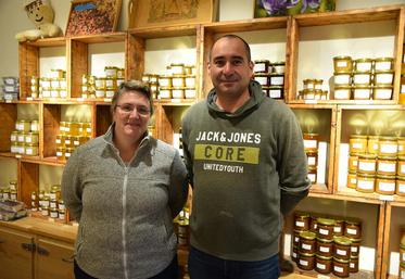 À Yèvre-le-Châtel, les époux Douillet vous attendent dans leur boutique Yèvre miel.