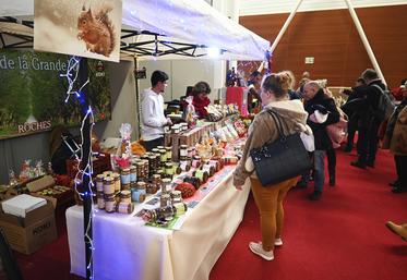 Les 21 et 22 décembre, à Blois. La Ferme de la Grande Vove, à Roches, proposait ses produits à base de noisettes à l'occasion du marché de Noël Bienvenue à la ferme.