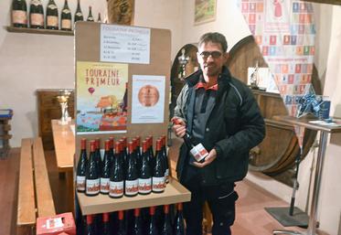 Cédric Chollet, le gérant du Domaine de Rabelais a obtenu la médaille de bronze lors du Concours touraine primeur pour le millésime 2022. 