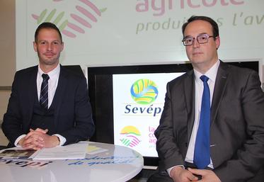 Aurélien Caurier (à g.) et Jérôme Charpentier, respectivement directeur et président de Sevépi	: «	Nous poursuivons notre stratégie d’optimisation de nos charges grâce notamment à nos investissements récents qui permettent des économies substantielles	».