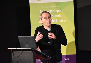 Chargé de recherche en viticulture à Agroscope (Suisse), Vivian Zufferey a démontré la capacité de résistance de la vigne au manque d’eau, grâce à des mécanismes élaborés.