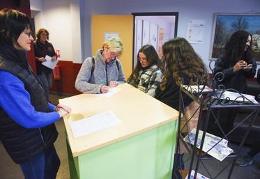 Samedi 28 janvier, à Beaumont-les-Autels. De nombreuses familles sont venues s'informer lors des portes ouvertes de la MFR.