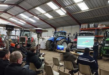 Le 20 janvier, à Écrosnes. Une quinzaine d'adhérents de la FNSEA 28 ont participé à une réunion pour apprendre à sécuriser son exploitation.