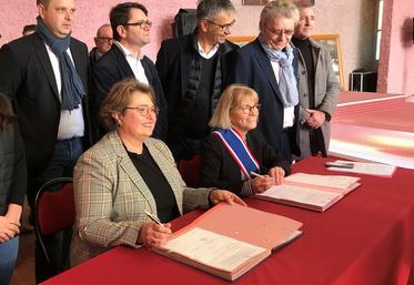 Nemours, samedi 4 février, lors de la signature de la convention-cadre.