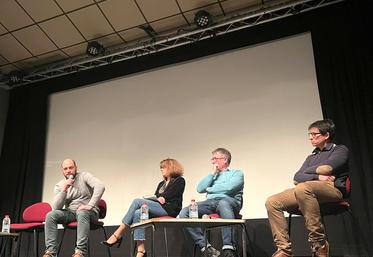 Vendredi 10 février, Charles Perdereau, président de JA CVL (à g.), a pris la parole pour rappeler les points de vigilance du syndicat, lors de l’ouverture des concertations régionales sur le Pacte et la loi d’orientation et d’avenir agricoles. 