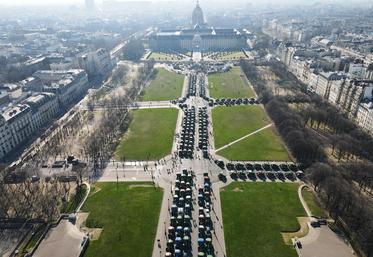 La manifestation du 8 février a rassemblé 650 tracteurs et plus de 3 000 agriculteurs aux Invalides à Paris.