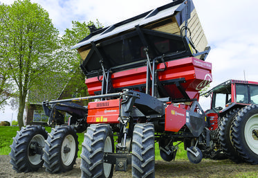 L’essieu portique pivotant permet un angle de braquage de 35 degrés.