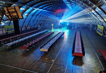 Samedi 4 mars, à Tigy. Plus de 200 personnes ont festoyé dans le gymnase aux côtés des JA.