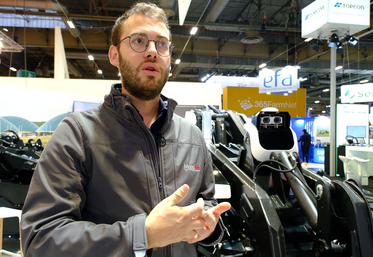 Pierre Germanaud, directeur de ManuRob, explique le fonctionnement du prototype Loadix lors du Sima en&nbsp;novembre dernier.